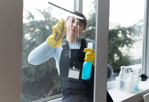 Nettoyage de vitres intérieures et extérieures à Saint-Révérend